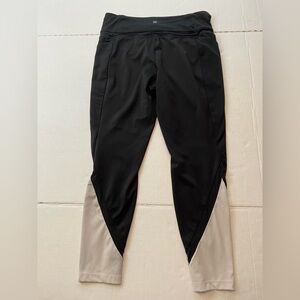 Tangerine Womens Size Medium Black & White Capris Workout Gym Exercise Leggings